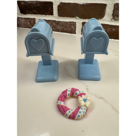 Vintage Playskool Dollhouse Loving Family Accessories - Picture 1 of 4